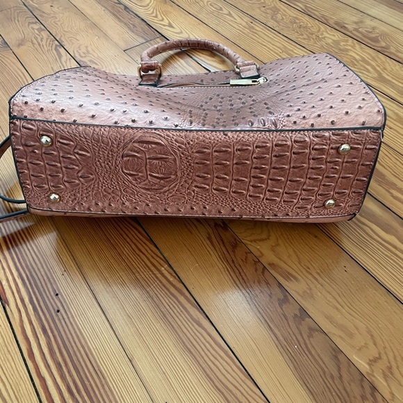 EUC Faux light brown embossed leather purse with three matching pouches. - Picture 3 of 5